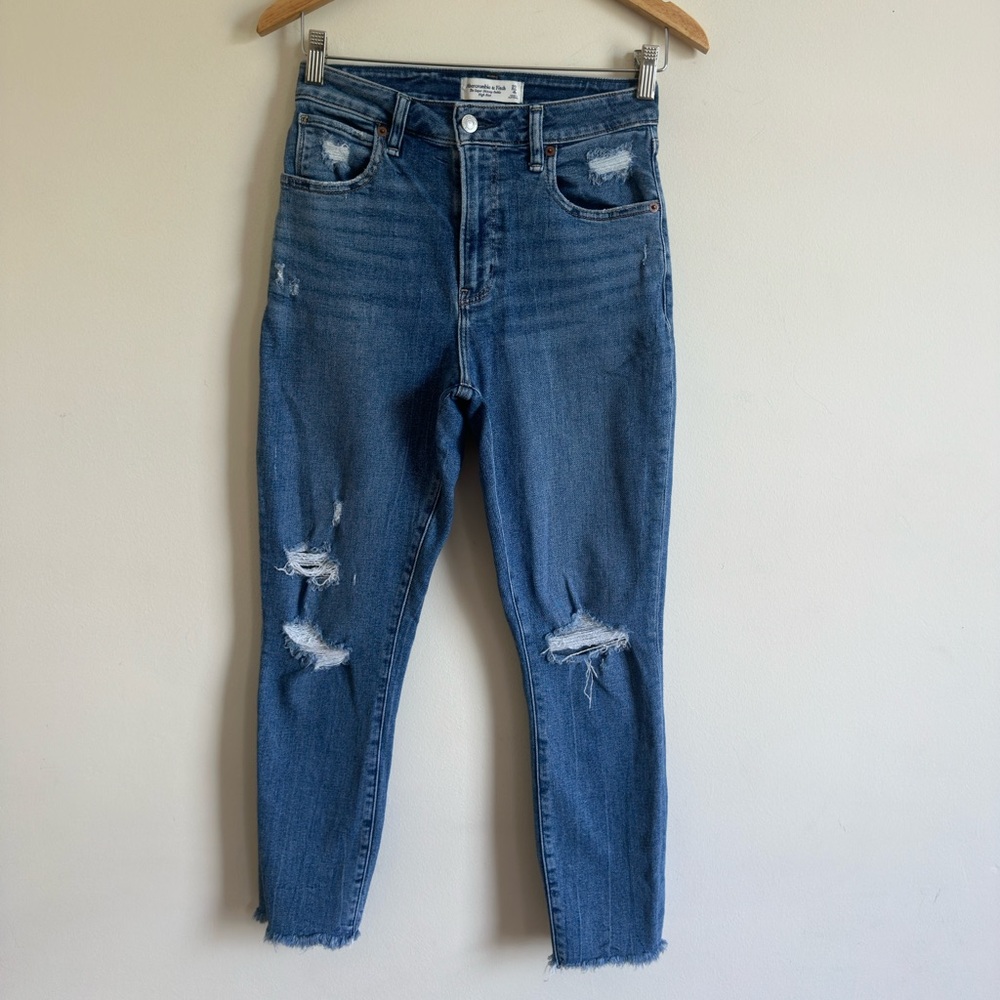 Abercrombie & Fitch || the supper skinny high rise cropped distressed jeans sz 4